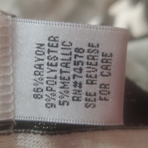 CACHE METALLIC ASYMMETRICAL TOP - Picture 11 of 11